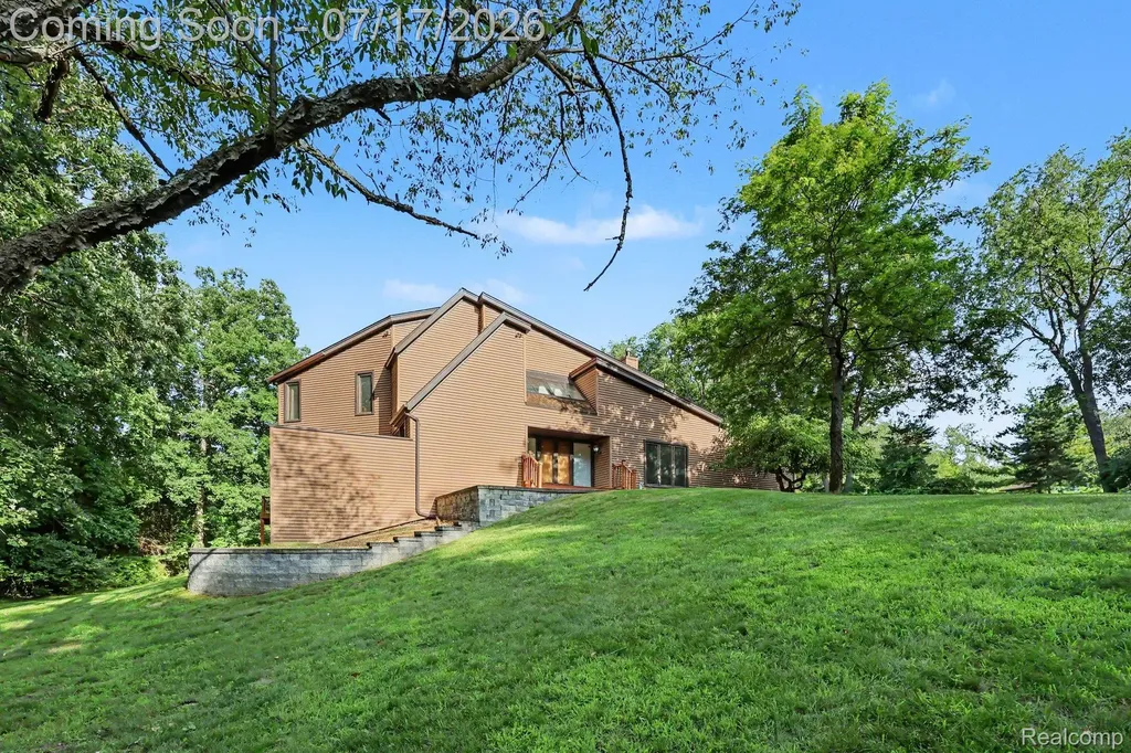 5685 Paint Valley Drive Rochester City MI 48306