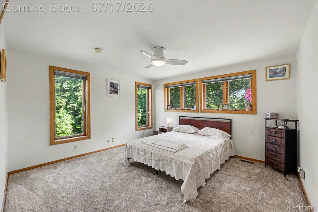 5685 Paint Valley Drive Rochester City MI 48306
