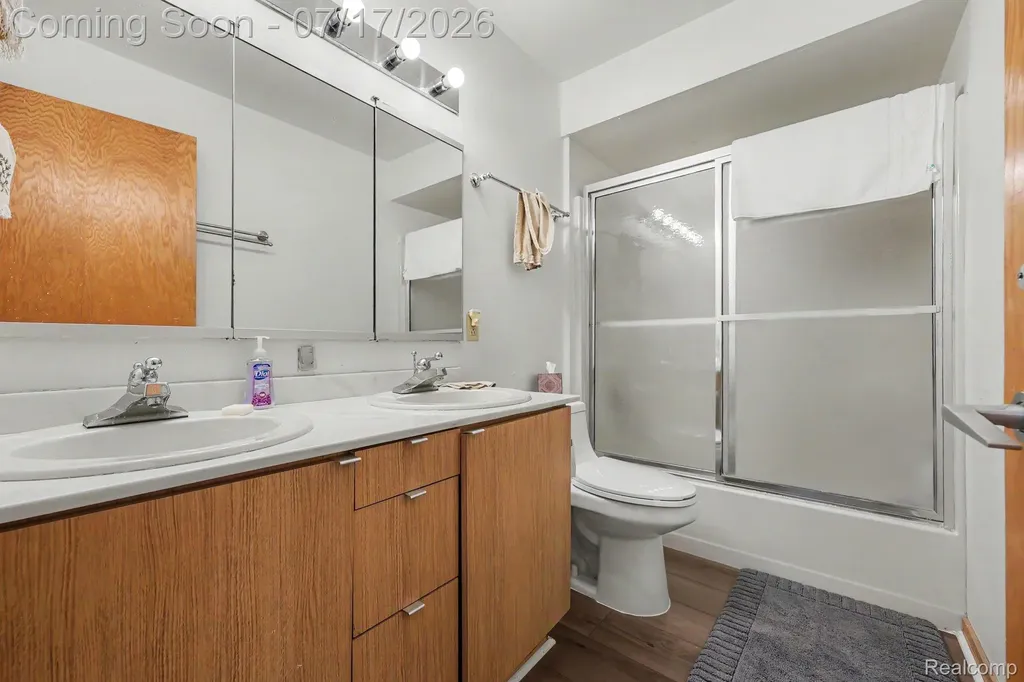 5685 Paint Valley Drive Rochester City MI 48306