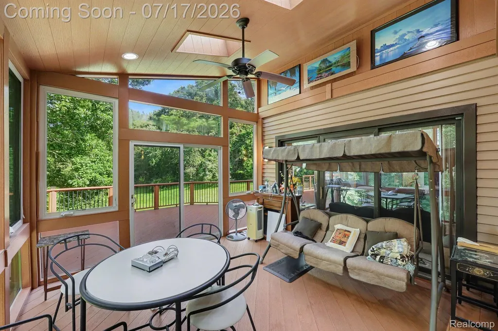 5685 Paint Valley Drive Rochester City MI 48306