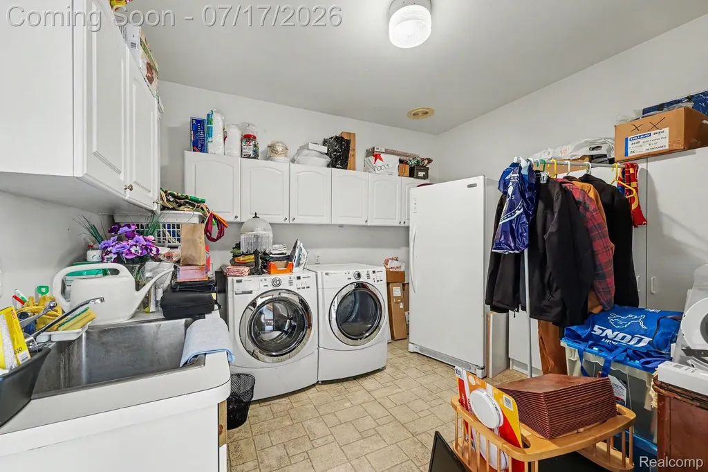 5685 Paint Valley Drive Rochester City MI 48306