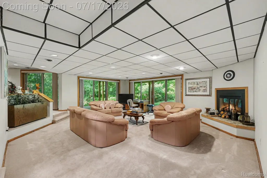 5685 Paint Valley Drive Rochester City MI 48306