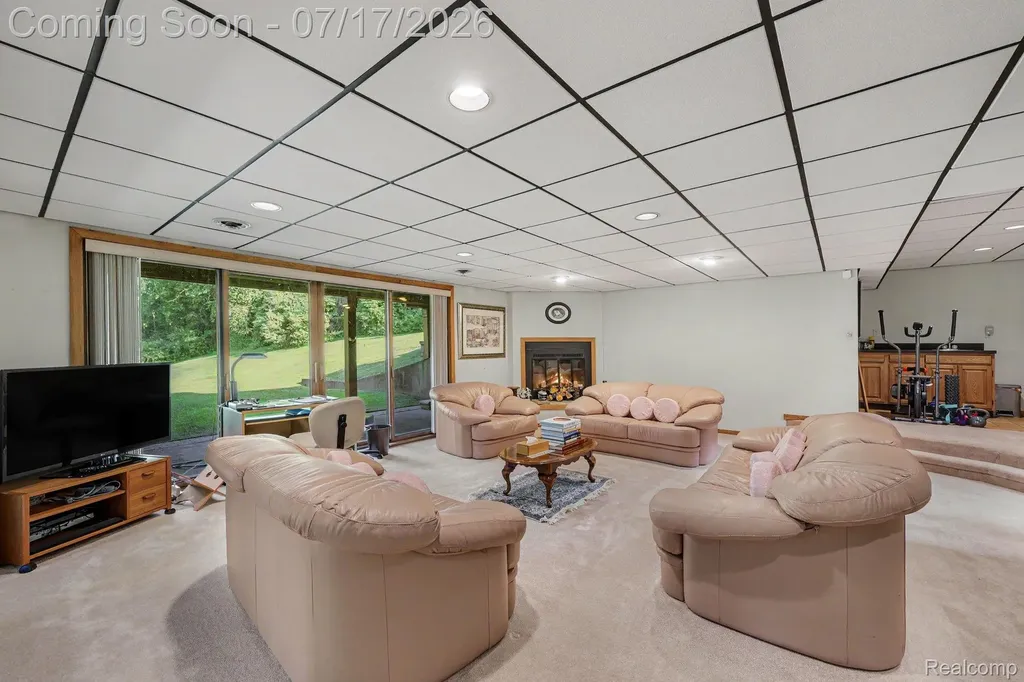 5685 Paint Valley Drive Rochester City MI 48306