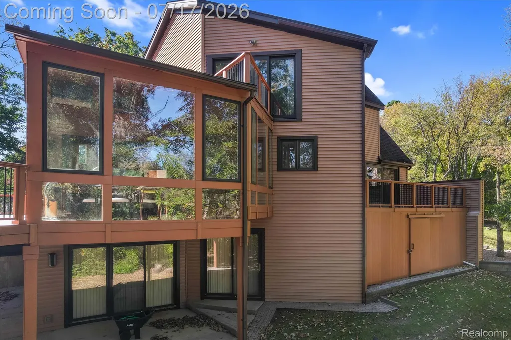 5685 Paint Valley Drive Rochester City MI 48306