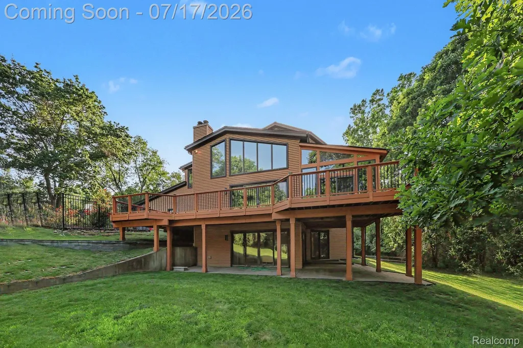 5685 Paint Valley Drive Rochester City MI 48306