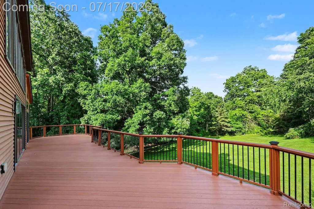5685 Paint Valley Drive Rochester City MI 48306