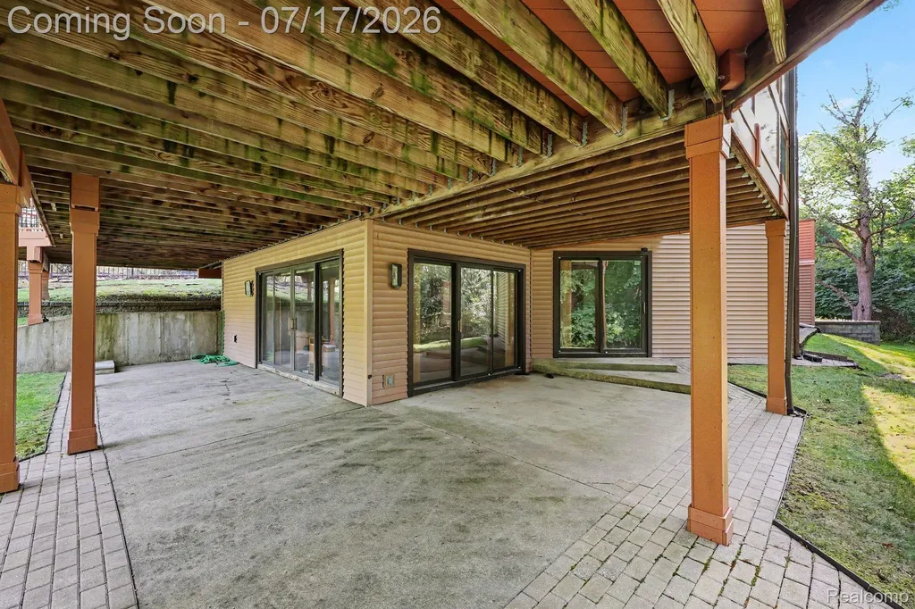 5685 Paint Valley Drive Rochester City MI 48306