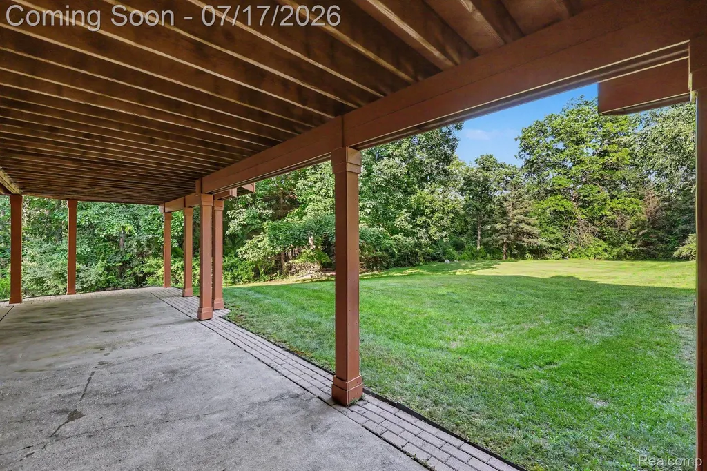 5685 Paint Valley Drive Rochester City MI 48306
