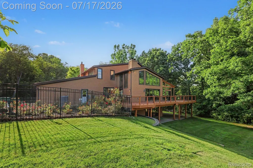 5685 Paint Valley Drive Rochester City MI 48306