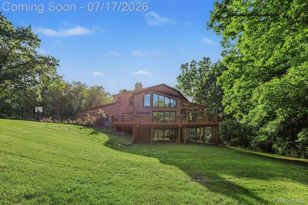 5685 Paint Valley Drive Rochester City MI 48306
