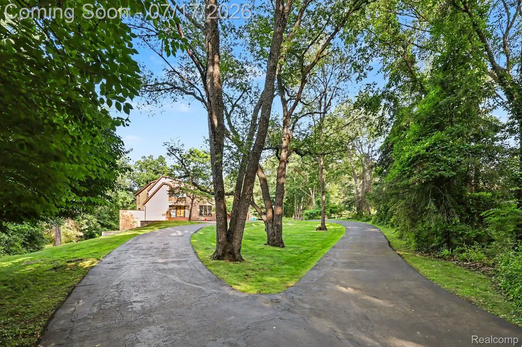 5685 Paint Valley Drive Rochester City MI 48306