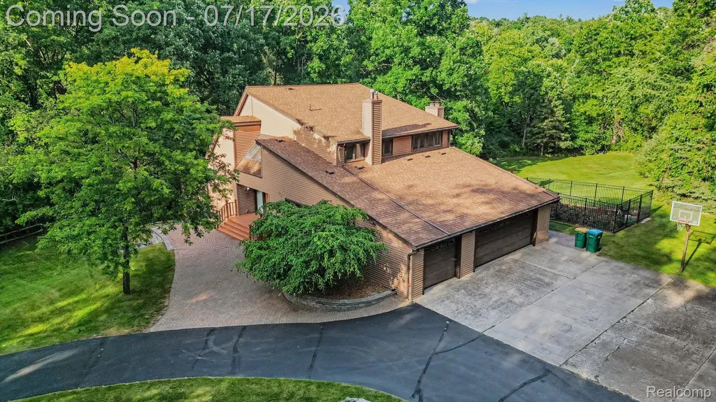 5685 Paint Valley Drive Rochester City MI 48306