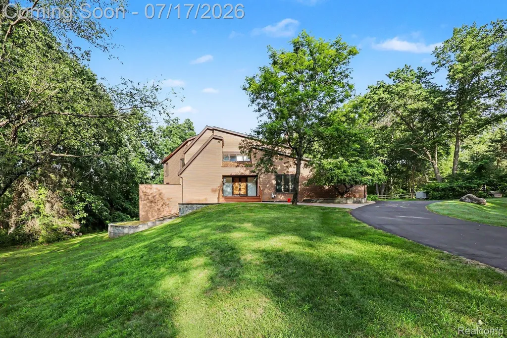 5685 Paint Valley Drive Rochester City MI 48306