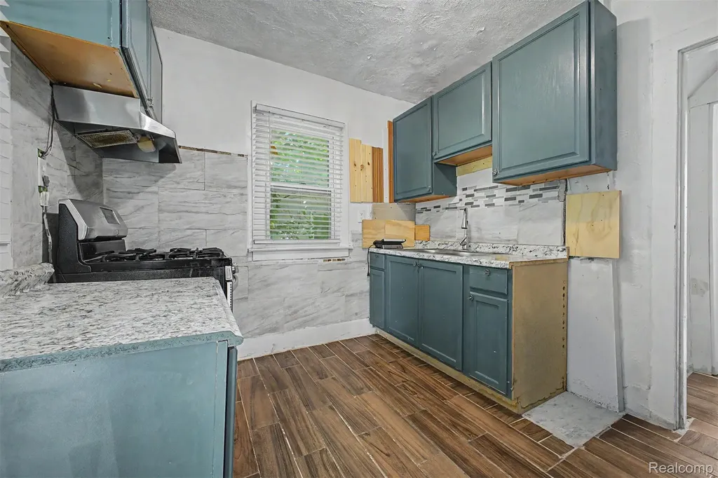 6539 Greenview Avenue Detroit City MI 48228