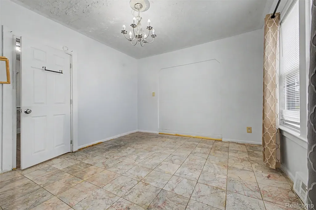 6539 Greenview Avenue Detroit City MI 48228