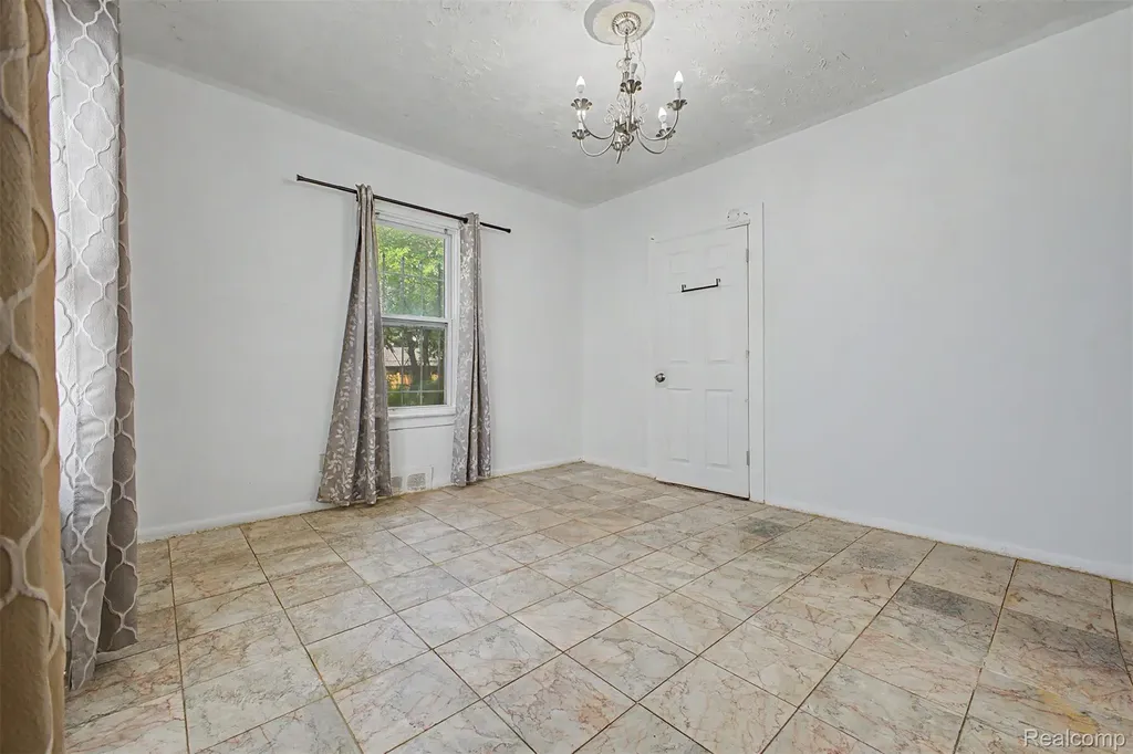 6539 Greenview Avenue Detroit City MI 48228