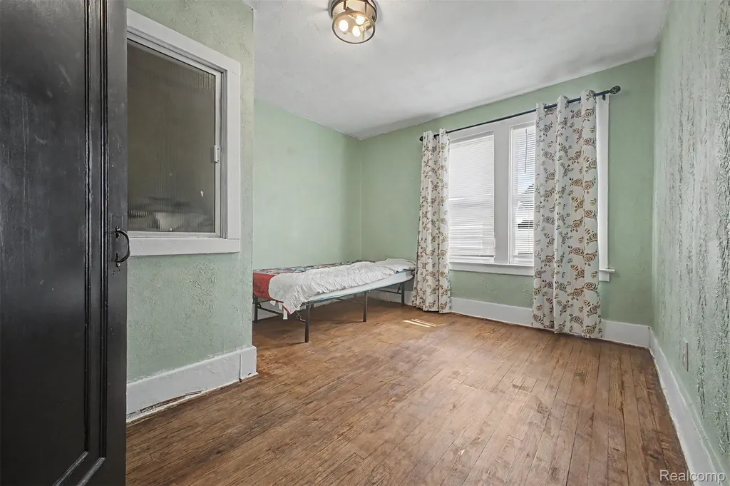 6539 Greenview Avenue Detroit City MI 48228
