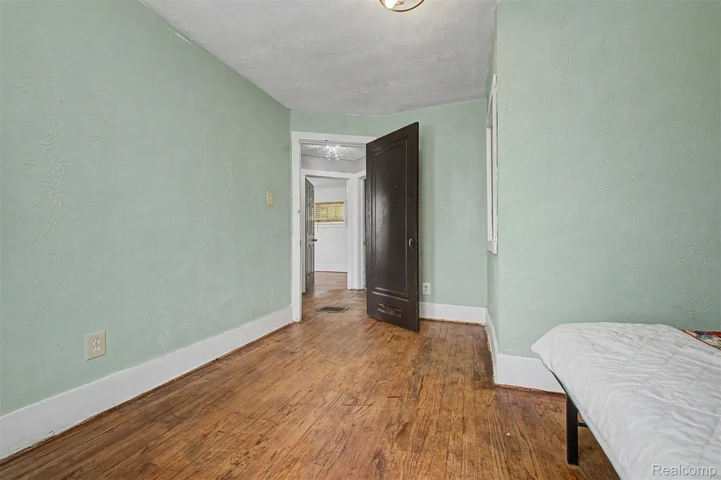 6539 Greenview Avenue Detroit City MI 48228