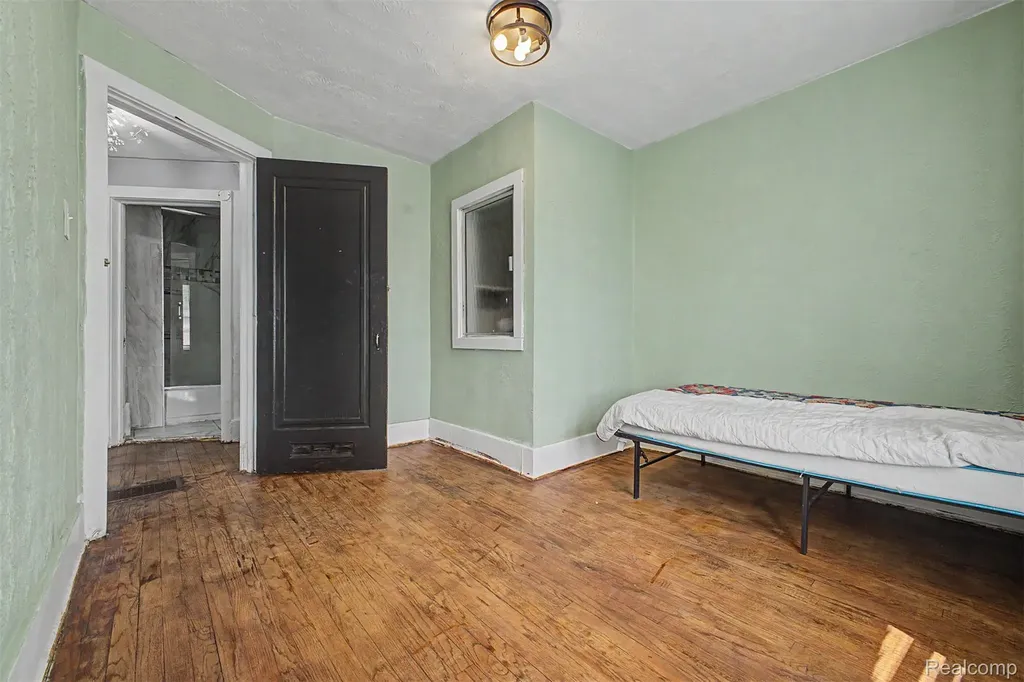 6539 Greenview Avenue Detroit City MI 48228