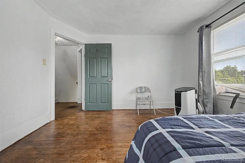 6539 Greenview Avenue Detroit City MI 48228