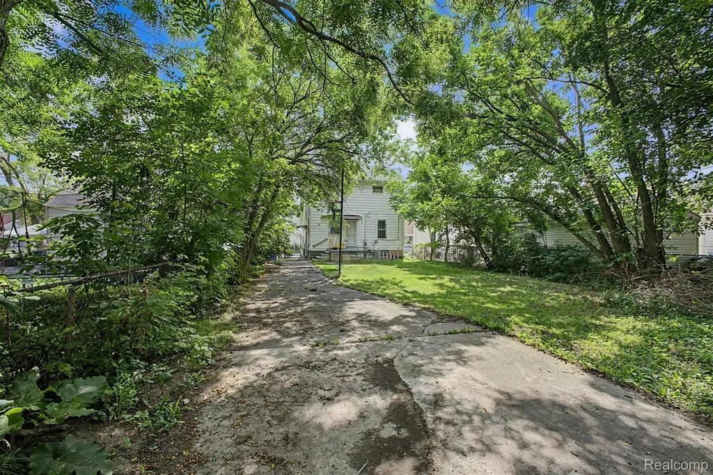 6539 Greenview Avenue Detroit City MI 48228