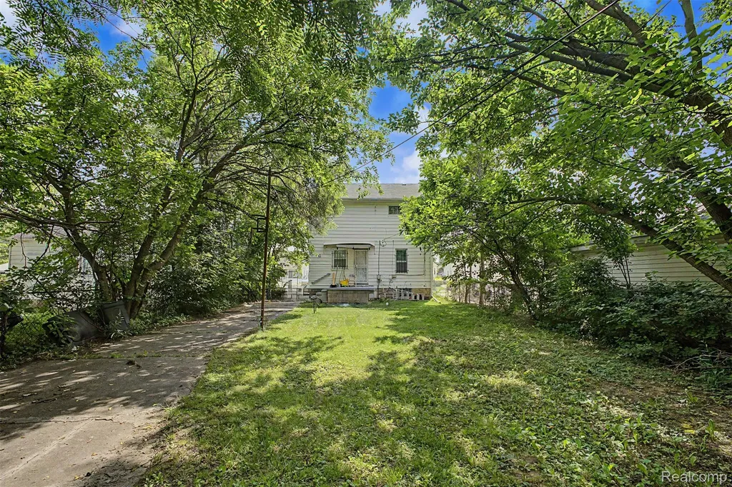 6539 Greenview Avenue Detroit City MI 48228