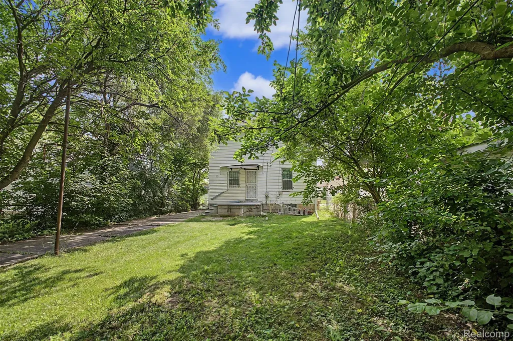 6539 Greenview Avenue Detroit City MI 48228