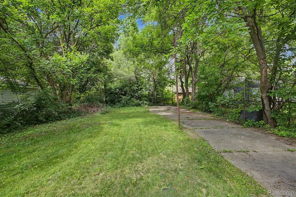 6539 Greenview Avenue Detroit City MI 48228