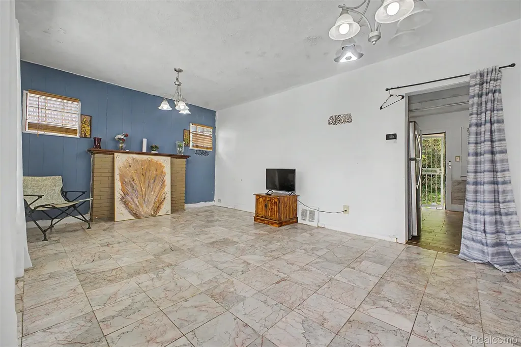 6539 Greenview Avenue Detroit City MI 48228
