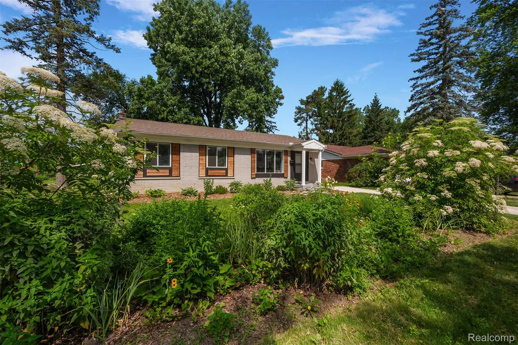 29815 Marshall Street Southfield City MI 48076