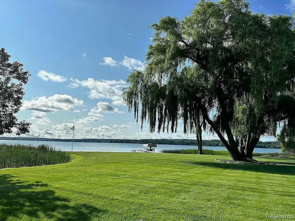 3219 Midway Drive Onekama Township MI 49675