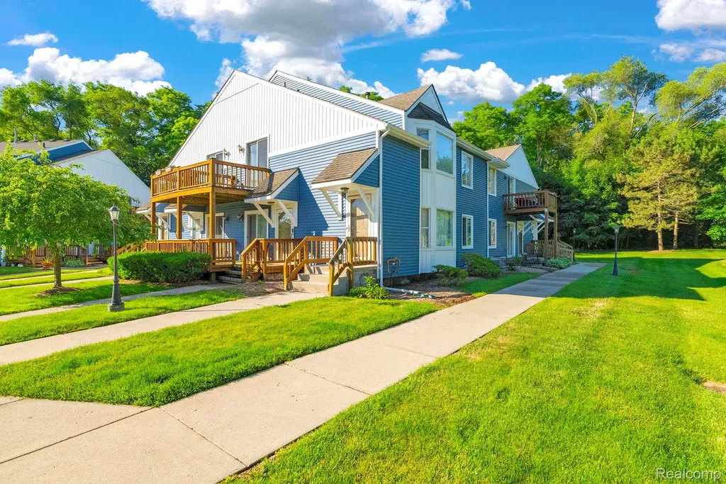 45000 Bayview Drive Novi City MI 48377