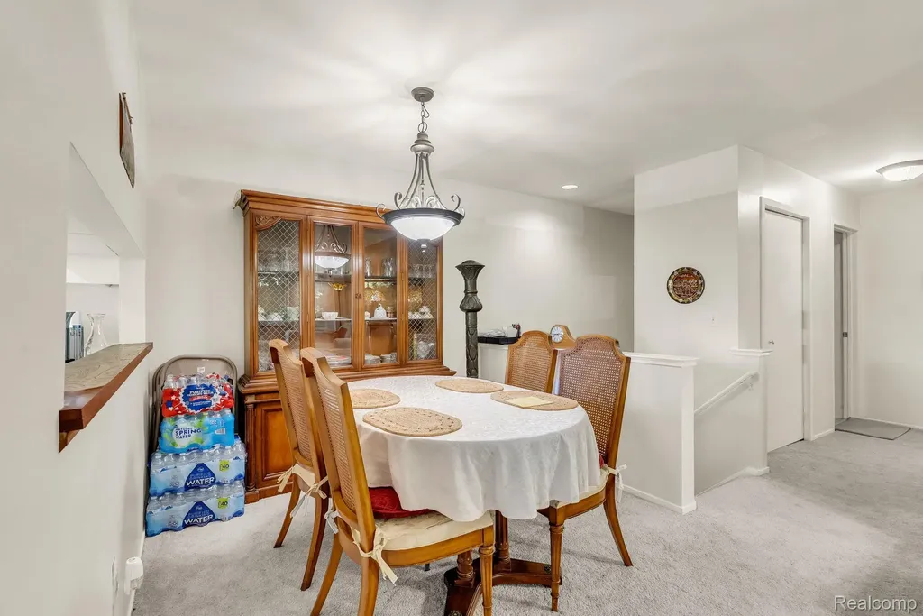 45000 Bayview Drive Novi City MI 48377