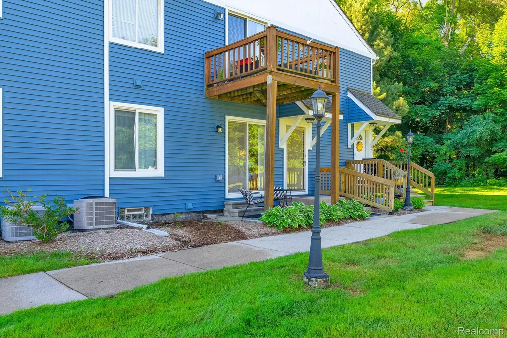 45000 Bayview Drive Novi City MI 48377