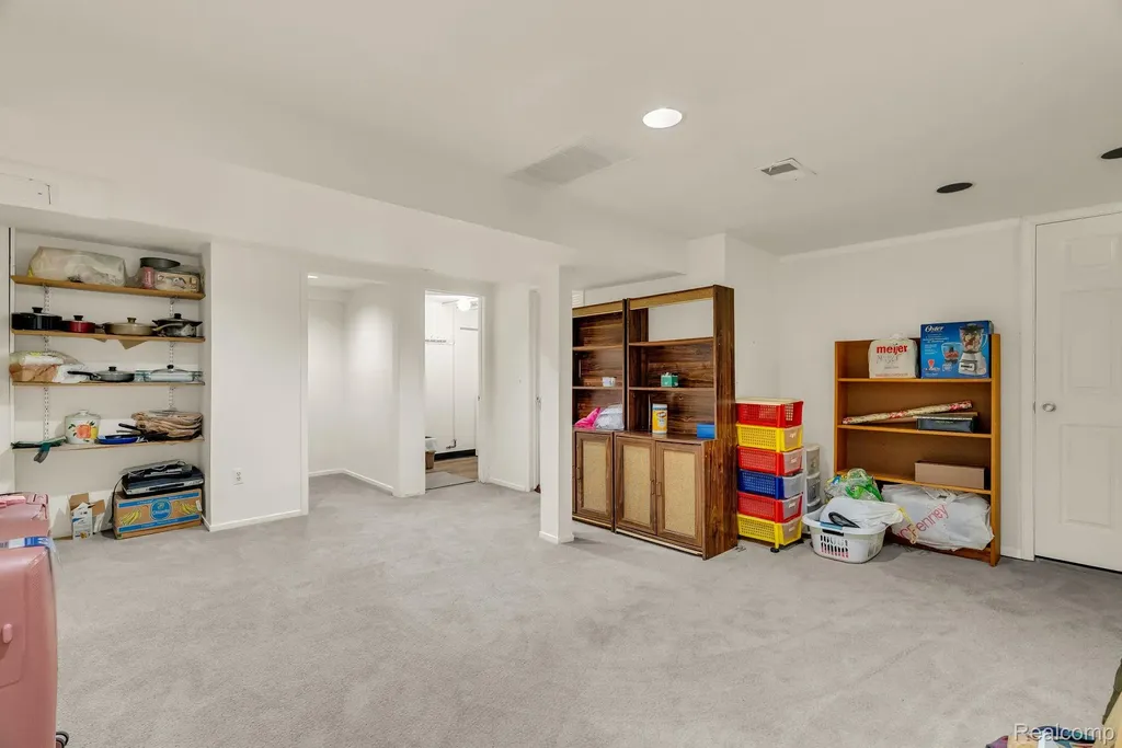 45000 Bayview Drive Novi City MI 48377