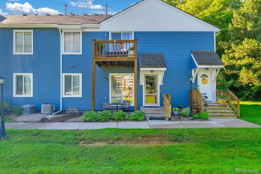 45000 Bayview Drive Novi City MI 48377