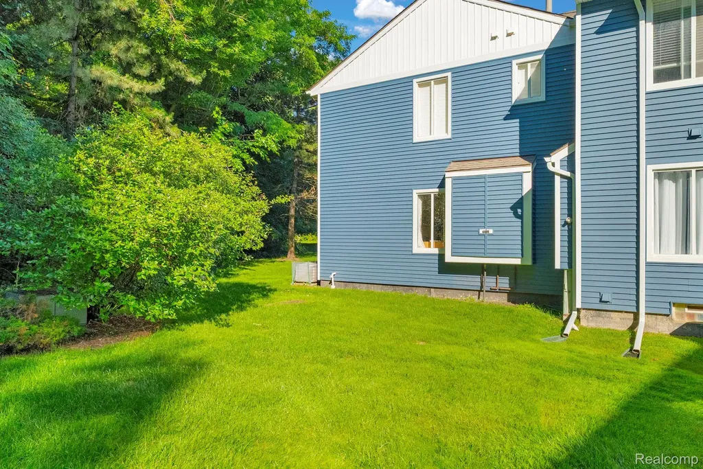 45000 Bayview Drive Novi City MI 48377