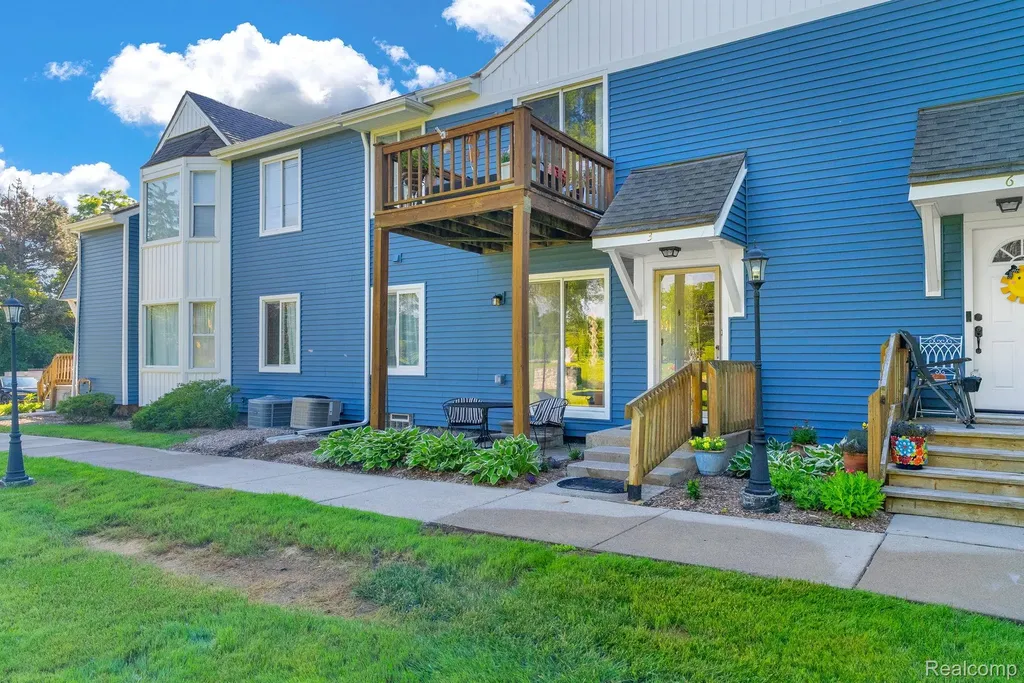45000 Bayview Drive Novi City MI 48377