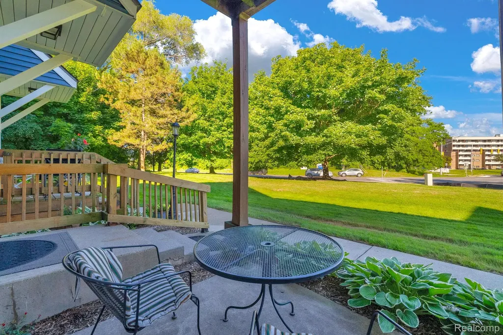 45000 Bayview Drive Novi City MI 48377