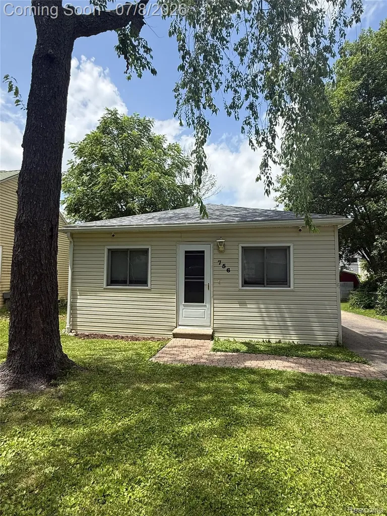 756 Cedarlawn Road Waterford Charter Township MI 48328