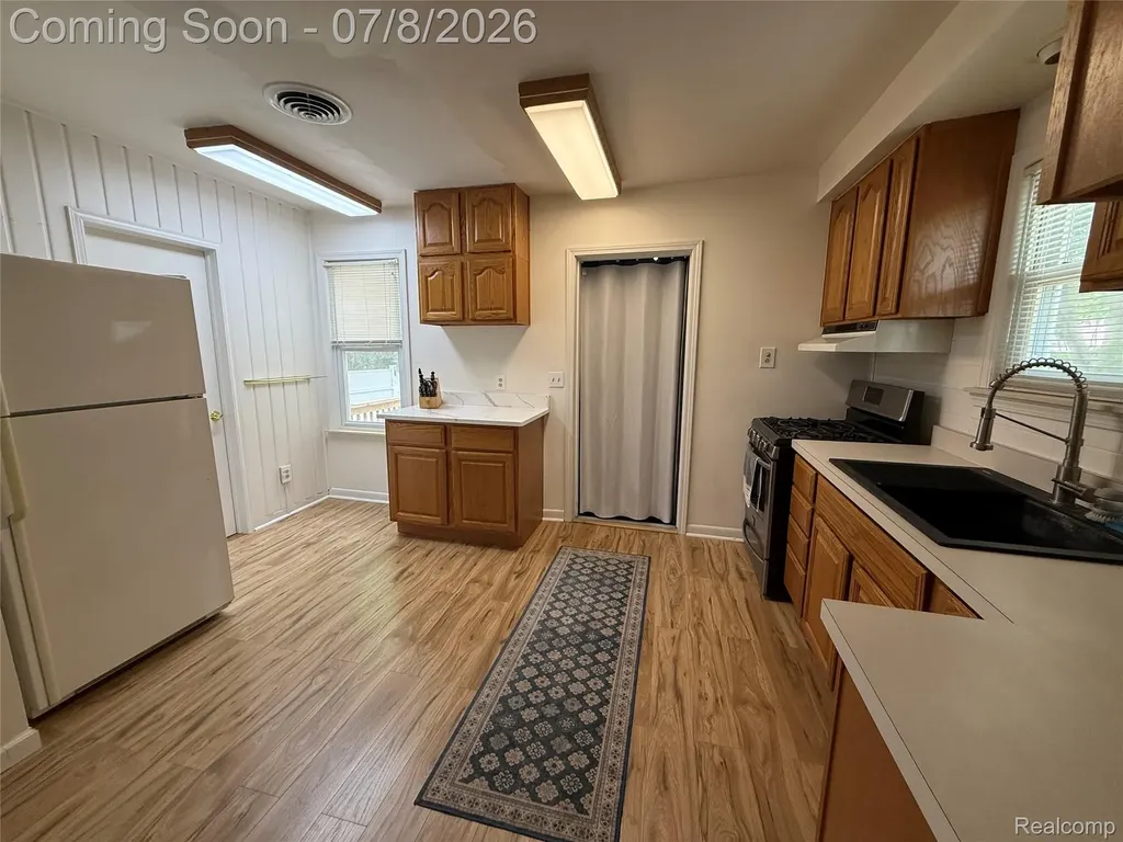 756 Cedarlawn Road Waterford Charter Township MI 48328