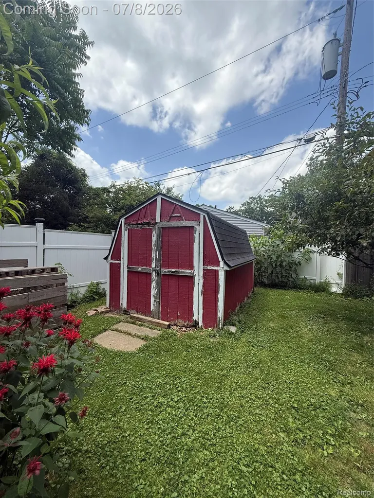 756 Cedarlawn Road Waterford Charter Township MI 48328