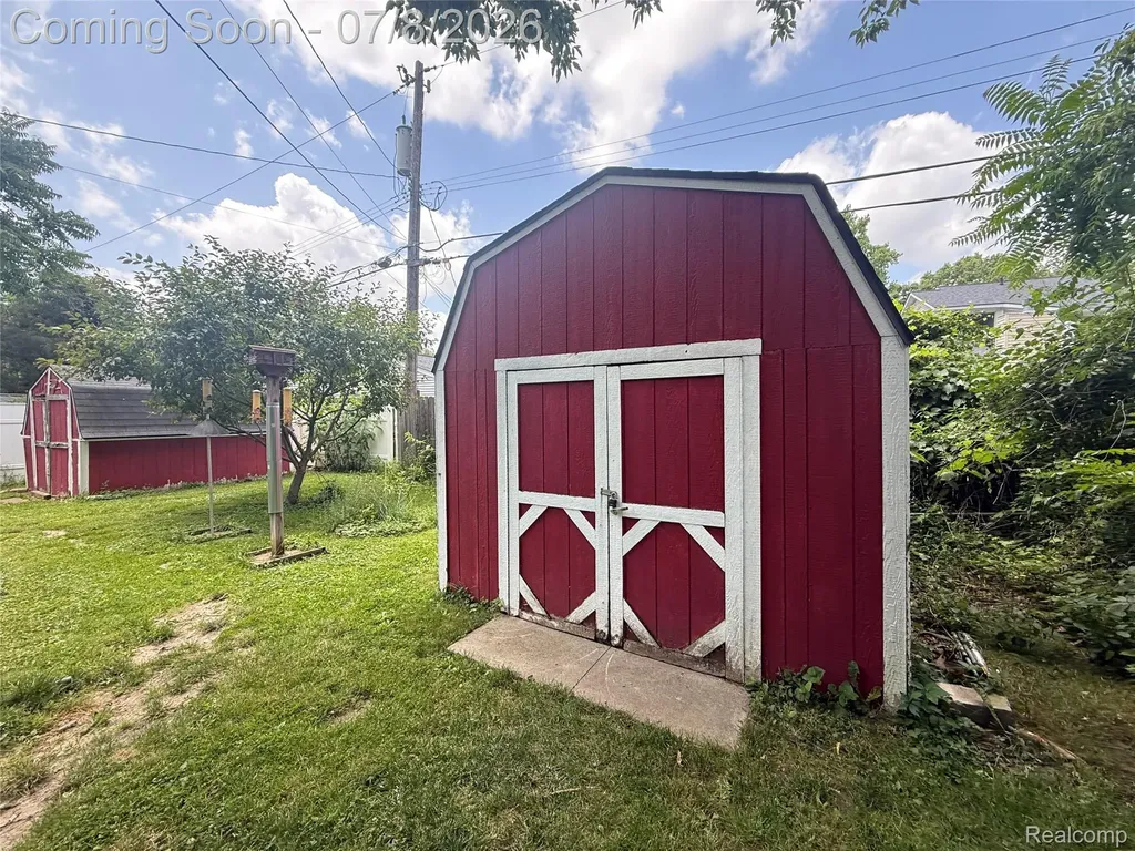 756 Cedarlawn Road Waterford Charter Township MI 48328