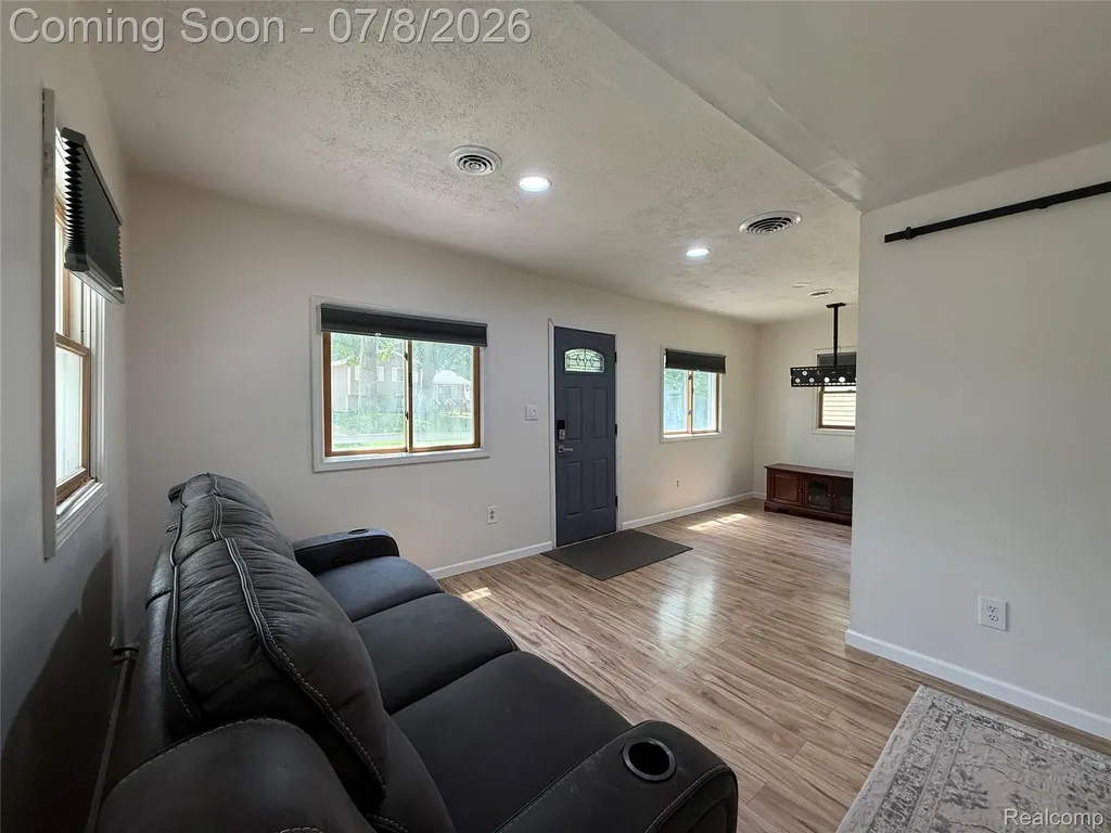 756 Cedarlawn Road Waterford Charter Township MI 48328
