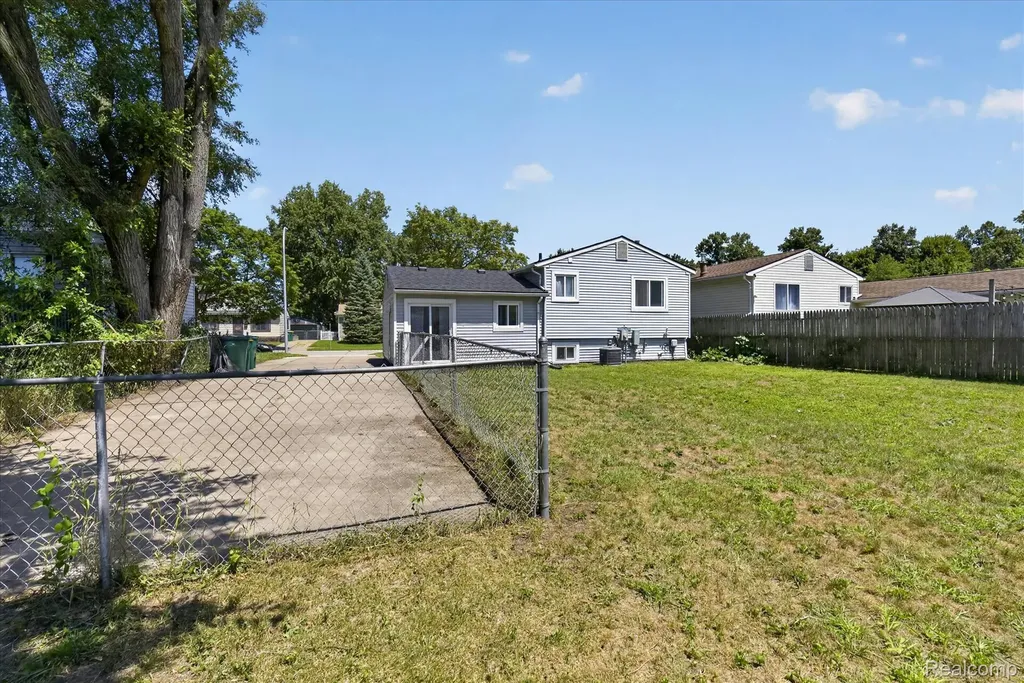 15924 Orchard Street Romulus City MI 48174