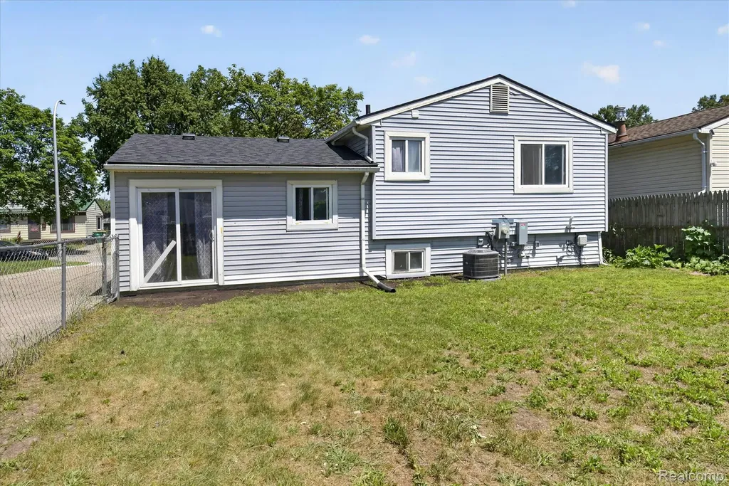 15924 Orchard Street Romulus City MI 48174