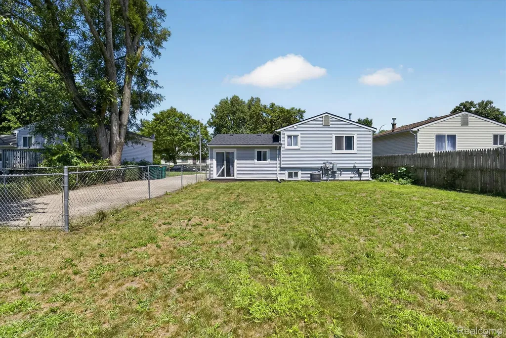 15924 Orchard Street Romulus City MI 48174