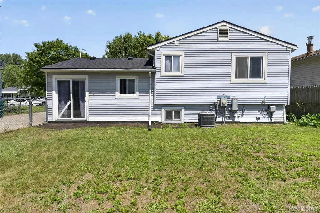 15924 Orchard Street Romulus City MI 48174
