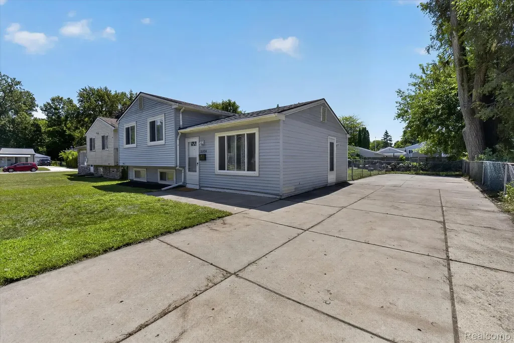 15924 Orchard Street Romulus City MI 48174