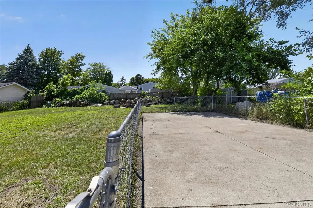 15924 Orchard Street Romulus City MI 48174